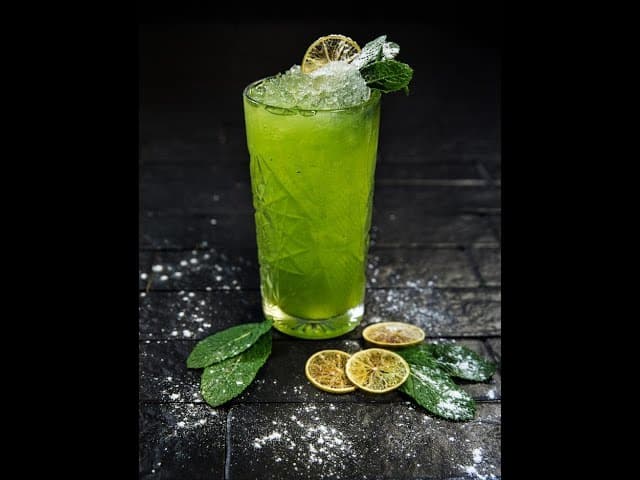 LIMONADA CON HIERBABUENA