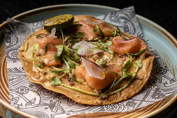 Tostada de Salmon