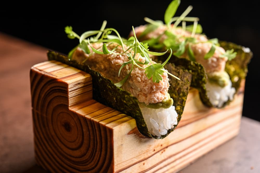 LOBSTER HAND ROLL